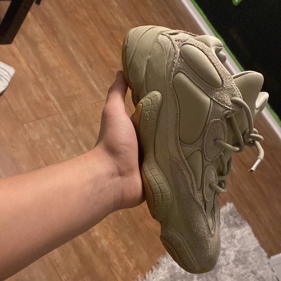 i want to sell these yeezy 500. for 175-200 used, size 7 - Picture 3 of 4